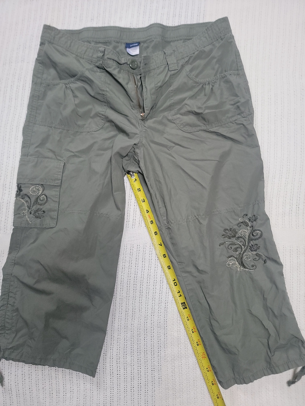 Basic Editions Gray Embroidered Women’s Cargo Capris
